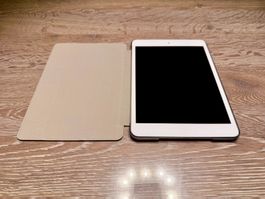 Apple iPad mini 2 – 32 GB, Weiss mit blauem Cover